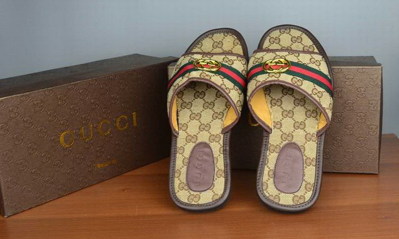 Gucci Slippers Woman--023